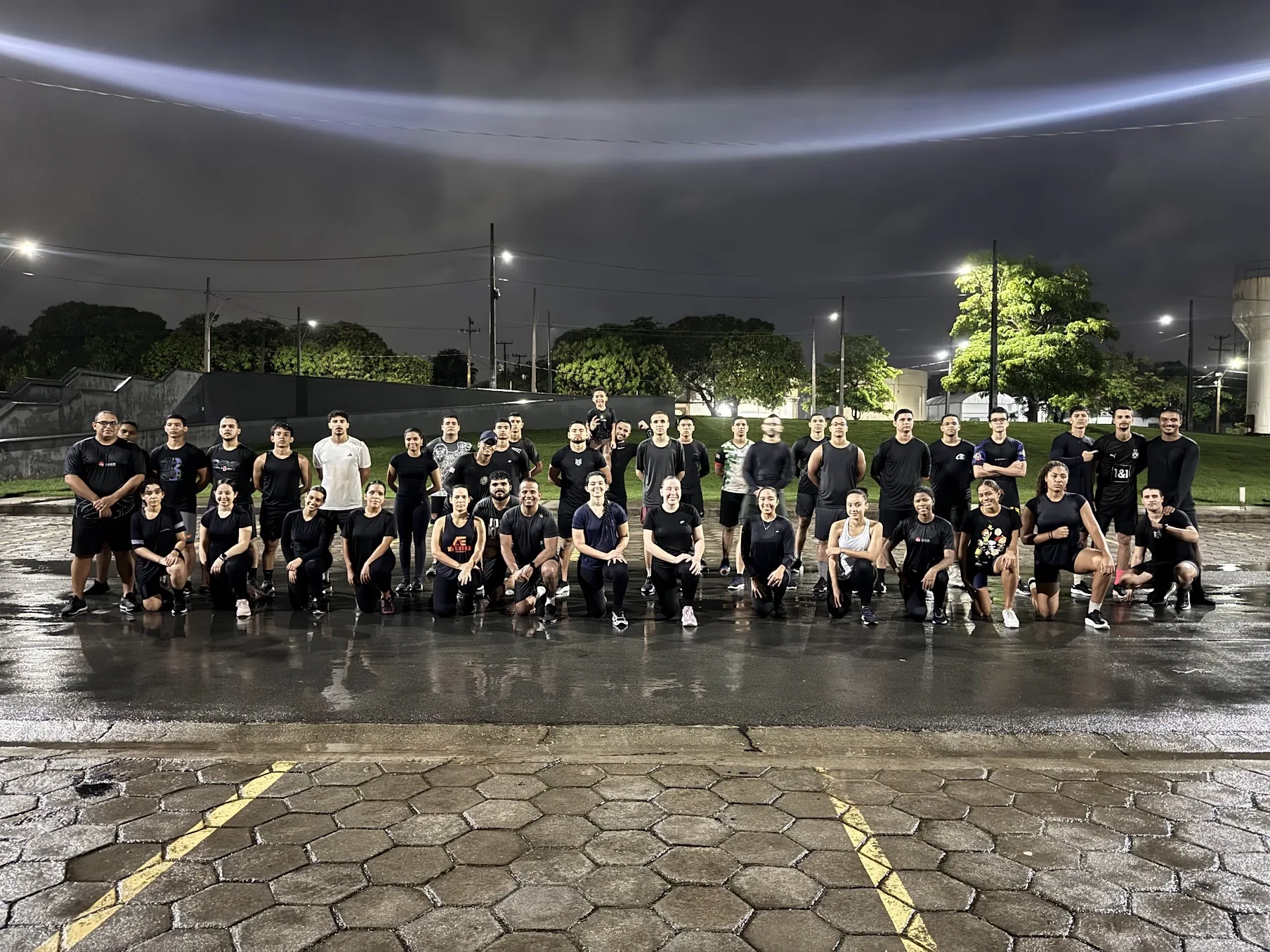 Turma em treinamento fisico do Pre-TAF do Curso Equacao